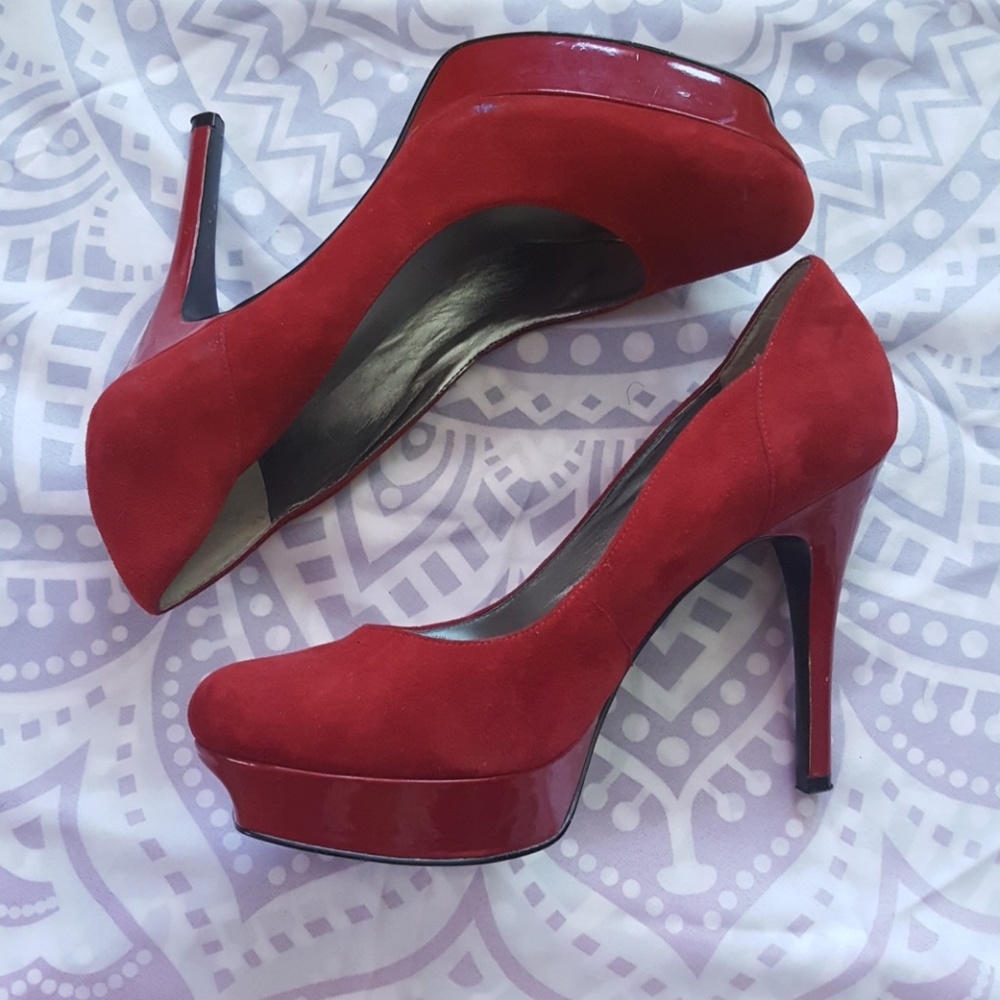 Red Guess heels - Picture 3 of 3